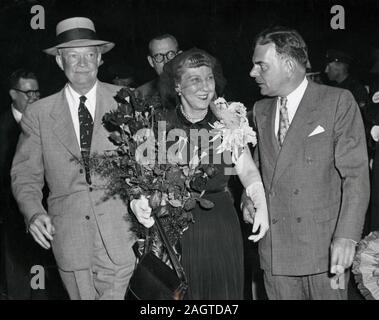 US President Dwight Eisenhower, his wife Mamie, and Reg Downing, 1960 Stock Photo
