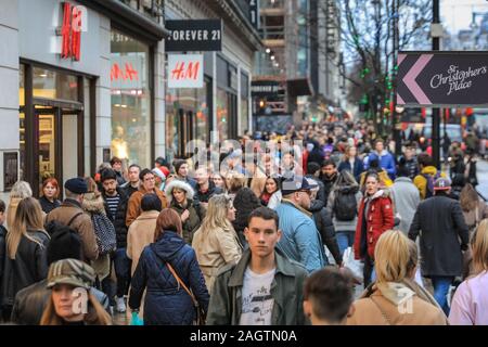 Central London, London, 21st Dec 2019. Oxford Street is crowded with shoppers. Shoppers in Oxford Street, Regent Street and Bond Street rush to make their last minute purchases in time for Christmas, whilst shops have already started heavy discounting on many goods. Stock Photo