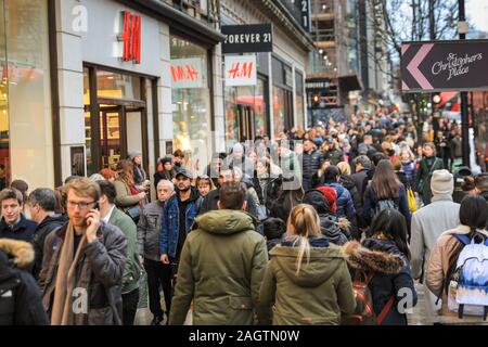 Central London, London, 21st Dec 2019. Oxford Street is crowded with shoppers. Shoppers in Oxford Street, Regent Street and Bond Street rush to make their last minute purchases in time for Christmas, whilst shops have already started heavy discounting on many goods. Stock Photo