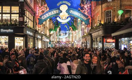 Central London, London, 21st Dec 2019. Carnaby Street is crowded with shoppers. Shoppers in Oxford Street, Regent Street and Bond Street rush to make their last minute purchases in time for Christmas, whilst shops have already started heavy discounting on many goods. Stock Photo