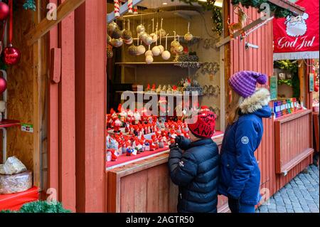 Sweden, Stockholm, December 18, 2019: Christmas atmosphere of the city. Two children in the Christmas market in Stockholm Old Town. Sale of traditiona Stock Photo