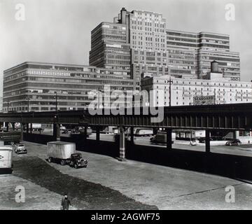 1930s New York City - Starrett-Lehigh Building 601 West 26th Street, from Eleventh Avenue and 23rd street looking northeast past the West Side Express Highway, Manhattan ca. 1938 Stock Photo