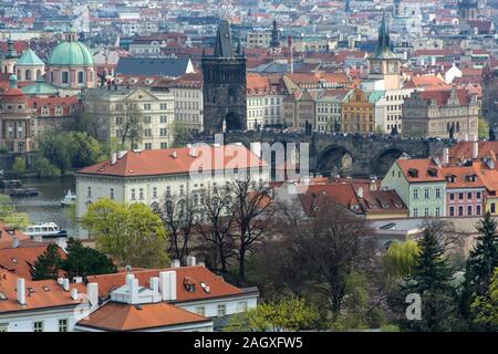 Prag ist die Hauptstadt der Tschechischen Republik und liegt an der Moldau. Die 'Stadt der hundert Tuerme' ist bekannt für den Altstaedter Ring mit bu Stock Photo