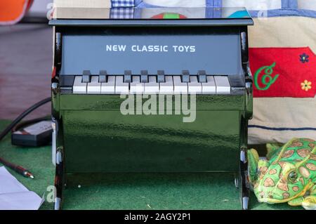 classic toys piano