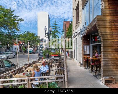 Restaurant on North Wells Street in Old Town, Chicago, Illinois, USA Stock Photo