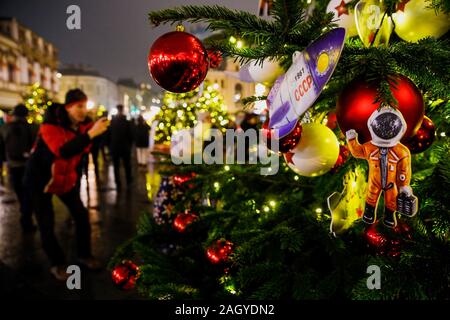 Moscow, Russia. 22nd Dec, 2019. A Christmas tree is seen during the Journey to Christmas festival in central Moscow, Russia, on Dec. 22, 2019. From Dec. 13, 2019 to Jan. 12, 2020, illuminated installations decorate the holiday season among streets and squares in Moscow. Credit: Maxim Chernavsky/Xinhua/Alamy Live News Stock Photo