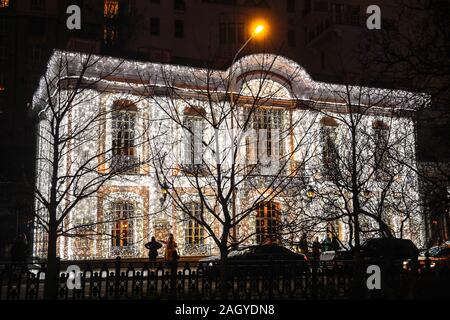 Moscow, Russia. 22nd Dec, 2019. People stand near the Cafe Pushkin building during the Journey to Christmas festival in central Moscow, Russia, on Dec. 22, 2019. From Dec. 13, 2019 to Jan. 12, 2020, illuminated installations decorate the holiday season among streets and squares in Moscow. Credit: Maxim Chernavsky/Xinhua/Alamy Live News Stock Photo