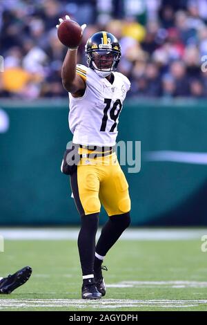 Pittsburgh Steelers Wide Receiver Juju Smith-schuster (19) Performs 