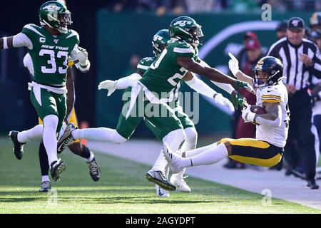 East Rutherford, New Jersey, USA. 22nd Dec, 2019. New York Jets full safety MARCUS MAYE (20) pushes Pittsburgh Steelers running back JAMES CONNER (30) out of bounds at MetLife Stadium in East Rutherford New Jersey New York defeats Pittsburgh 16 to 10 Credit: Brooks Von Arx/ZUMA Wire/Alamy Live News Stock Photo