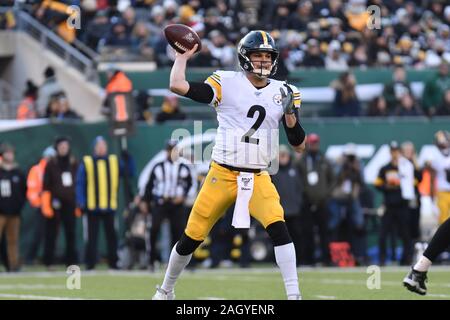 East Rutherford, New Jersey, USA. 22nd Dec, 2019. Quarterback Mason Rudolph  (2) of the Pittsburgh Steelers throws a pass during a game against the New  York Jets at MetLife Stadium on December 22, 2019 in East Rutherford, New  Jersey. Gregory Vasil