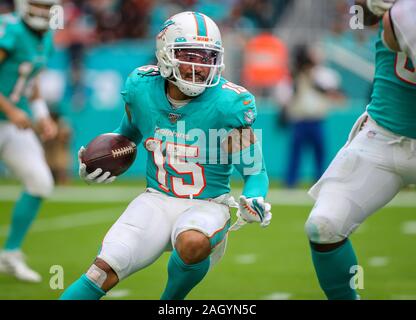 Miami Dolphins wide receiver Albert Wilson (15) rolls on the field ...