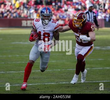 Landover, MD, USA. 22nd Dec, 2019. Redskin Cheerleader performs during a  NFL football game between the Washington Redskins and the New York Giants  at FedEx Field in Landover, MD. Justin Cooper/CSM/Alamy Live