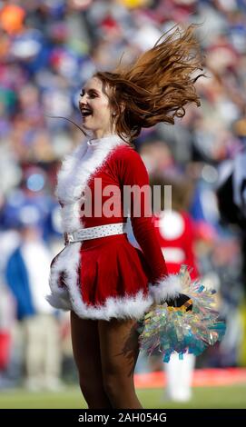 Landover, MD, USA. 22nd Dec, 2019. Redskin Cheerleader performs during a NFL football game between the Washington Redskins and the New York Giants at FedEx Field in Landover, MD. Justin Cooper/CSM/Alamy Live News Stock Photo