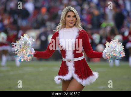 Landover, MD, USA. 22nd Dec, 2019. Redskin Cheerleader performs during a NFL football game between the Washington Redskins and the New York Giants at FedEx Field in Landover, MD. Justin Cooper/CSM/Alamy Live News Stock Photo