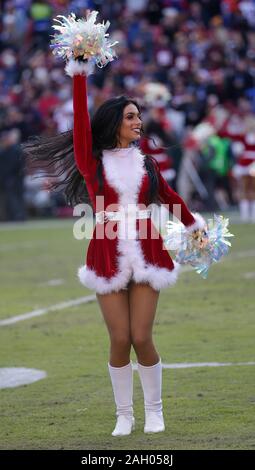 Landover, MD, USA. 22nd Dec, 2019. Redskin Cheerleader performs during a NFL football game between the Washington Redskins and the New York Giants at FedEx Field in Landover, MD. Justin Cooper/CSM/Alamy Live News Stock Photo