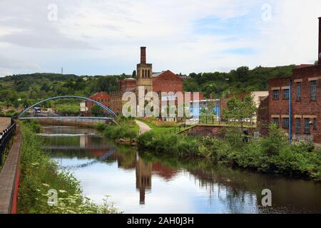 Sheffield - city in South Yorkshire, UK. River Don footbridge. Stock Photo