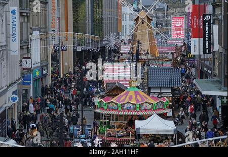 Shoppers in Northumberland Street, Newcastle-Upon-Tyne, on the last Monday before Christmas. Stock Photo