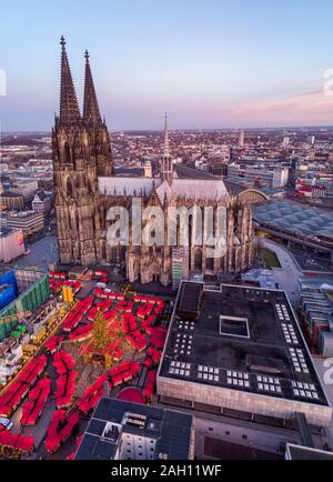 Christmas market in front of the Cathedral of Cologne, Germany Stock Photo