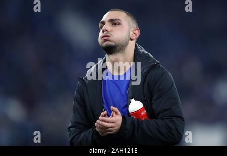 Schalke, Deutschland. 21st Dec, 2019. firo: 21.12.2019 Football, 2019/2020 1.Bundesliga: FC Schalke 04 - SC Freiburg 2: 2. gesture, Ahmed Kutucu | usage worldwide Credit: dpa/Alamy Live News Stock Photo