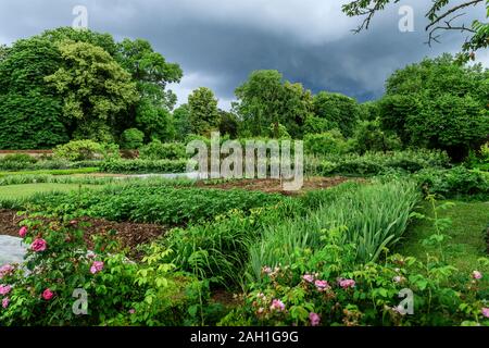 France, Sarthe, Loir valley, Le Lude, Chateau du Lude gardens, vegetable garden // France, Sarthe (72), vallée du Stock Photo