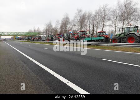 Bauern, Demo Holland, Landwirte, Traktor, Autobahn Stock Photo
