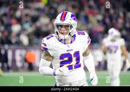 Foxborough, Massachusetts, USA. 21st Dec, 2019. Buffalo Bills punter Corey  Bojorquez (9) warms up before the NFL football game between the Buffalo  Bills and the New England Patriots at Gillette Stadium, in