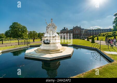 Statue of Queen Victoria, Kensington Palace Gardens, London, England, UK, GB Stock Photo