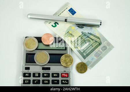 in Germany the Minimum wage (Translation = Mindestlohn) ascends in 2020 up to 9,35 euro Stock Photo