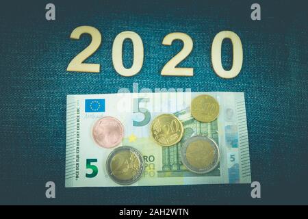 in Germany the Minimum wage (Translation = Mindestlohn) ascends in 2020 up to 9,35 euro Stock Photo