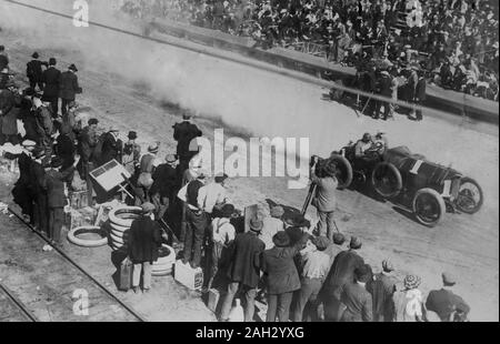 Starting Vanderbilt Cup Race / 1914 Stock Photo