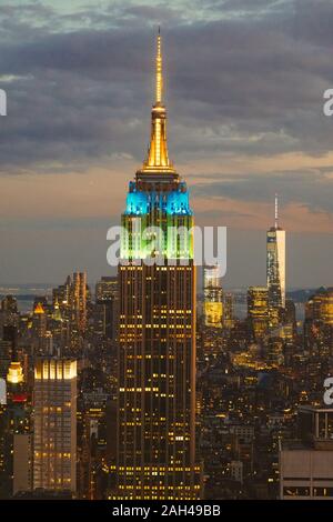 USA, New York, New York City, Empire State Building illuminated at dusk