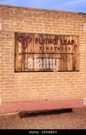 Flying Leap Vineyards wine tasting rooms and art gallery in Tubac, Arizona Stock Photo