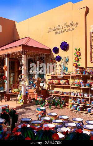 Colorful Mexican pots, stonewear and sculptures outside Michelle's gallery store in Tubac, Arizona Stock Photo