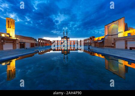 Amir Chakhmaq Mosque and its reflection in the pool, at the twilight, in Yazd, Iran Stock Photo