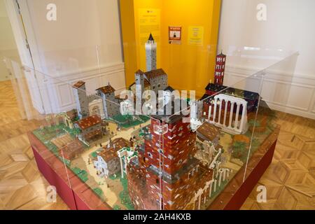 15 maggio 2019 - Roma, Italia - fotocamera Lego realizzata in blocchi da  costruzione, isolata su bianco. Concetto di lavoro, fotografia, fotografo,  foto, foto, foto, raffle Foto stock - Alamy