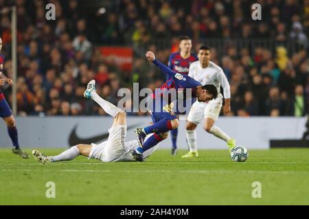 Barcelona, Spain. 18th Dec, 2019. (L-R) Toni Kroos (Real), Lionel Messi (Barcelona) Football/Soccer : Spanish 'La Liga Santander' match between FC Barcelona 0-0 Real Madrid CF at the Camp Nou in Barcelona, Spain . Credit: Mutsu Kawamori/AFLO/Alamy Live News Stock Photo