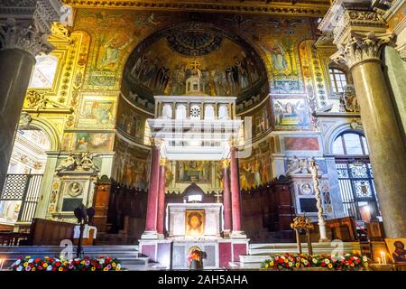 12th and 13th-century mosaics in the apse of the Basilica of Santa Maria in Trastevere - Rome, Italy Stock Photo