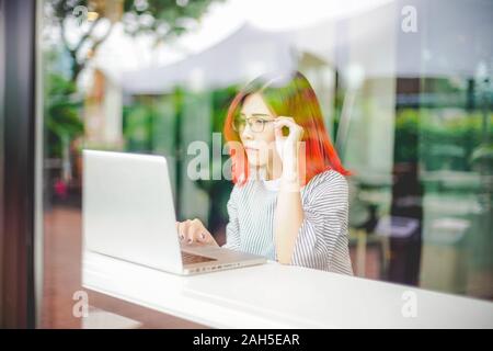 Businesswoman analysis maketing plan on laptop. Manager focusing her work. Fashion and lifestyle concept Stock Photo