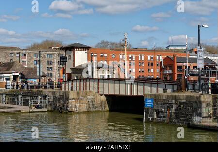 Prince Street Swing Bridge, Bristol Harbour with the pumping house and accumulator tower behind Stock Photo