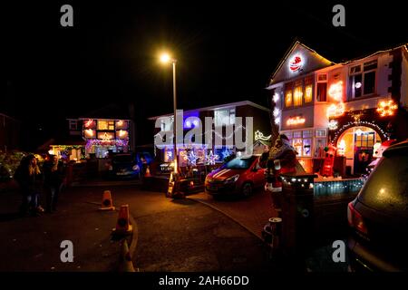 Poole, UK. 25th December 2019: Residential houses in Poole are lit up for Christmas on Runton Road. Home owners invite onlookers with optional charity donations. Credit: Thomas Faull/Alamy Live News Stock Photo