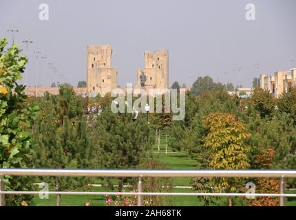 September 26 2019 - Shahrisabz, Uzbekistan: The gigantic portal of Ak-Saray - the White Palace of Amir Timur Stock Photo