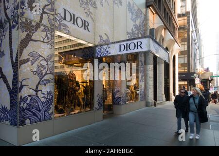 Dior Storefront, East 57th Street, NYC Stock Photo - Alamy