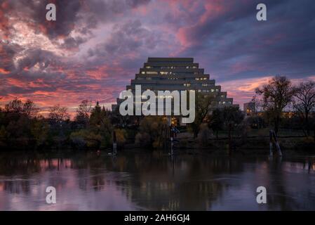 Sacramento, CA, Dec 12, 2019. The Ziggurat Building at the Riverfront Park in West Sacramento, Califoria, U.S.A., in the sunset, viewed from Old Sacra Stock Photo