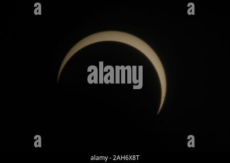Kilinochchi, northern, Sri Lanka. 26th Dec, 2019. A view of an annular solar eclipse at iranamadu, Northern province, some 325 km from Colombo, on December 26, 2019. Credit: Pradeep Dambarage/ZUMA Wire/Ģ����ý Live News Stock Photo
