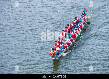 Dragonboat team racing during the 2019 Taipei Dragon Boat festival in Taipei taiwan Stock Photo