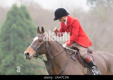 Hagley, Worcestershire, UK. 26th December 2019. The Albrighton and Woodland Hunt meets at Hagley Hall on Boxing Day for its traditional annual meet. Peter Lopeman/Alamy Live News