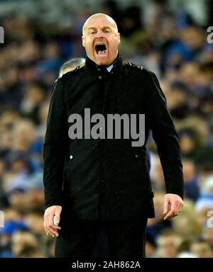 Burnley manager Sean Dyche shouts from the touchline during the Premier League match at Goodison Park, Liverpool. Stock Photo