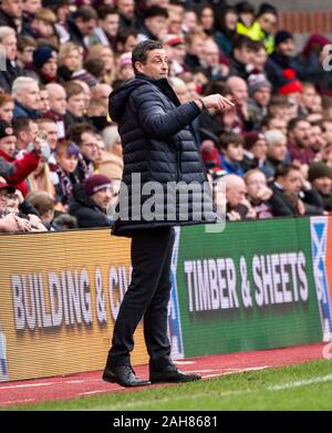 Edinburgh, UK. 26th Dec, 2019. Pic shows: Hibs Manager, Jack Ross, shouts instructions to his team as Hearts go down 0-2 to Hibernian in the Ladbrokes Scottish Premiereship, Edinburgh Boxing Day derby at Tynecastle Park, Edinburgh. Credit: Ian Jacobs/Alamy Live News Stock Photo