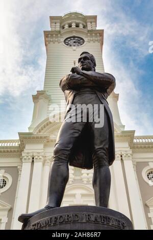 Republic of Singapore.  Statue of Sir Stamford Raffles, 1781 – 1826, by English sculptor Thomas Woolner, 1825 - 1892, which stands in front of the cit Stock Photo