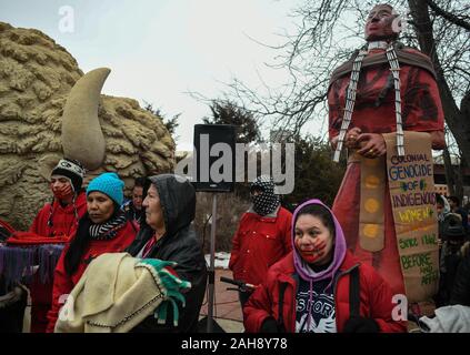 Mankato, Minnesota, USA. 26th Dec, 2019. Dakota Indians gather at the Reconciliation Park to conmemorate and remember in downtown Mankato, MN, site of the largest mass execution in US history, and the final stop on their annual 18-day, 325-mile ride on horseback to remember the hanging of 39 Dakotas ''” and later, two chiefs''” 157 years from today, who rose up after the US government betrayed their treaties, failed to send promised rations, and white settlers refused to sell the starving Indians food. Credit: Miguel Juarez Lugo/ZUMA Wire/Alamy Live News Stock Photo